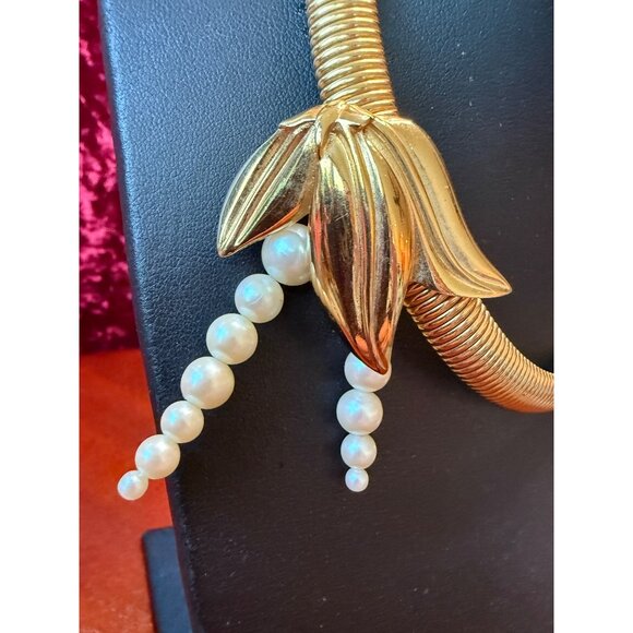 Vintage Richelieu Gold-Tone Omega Coil Necklace Faux Pearl Floral Accent 18 Inch - Picture 2 of 5